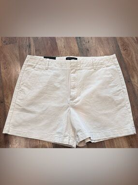 New, Women’s Banana Republic Authentic Chino Flat-Front Short